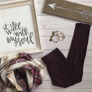 American eagle maroon leggings